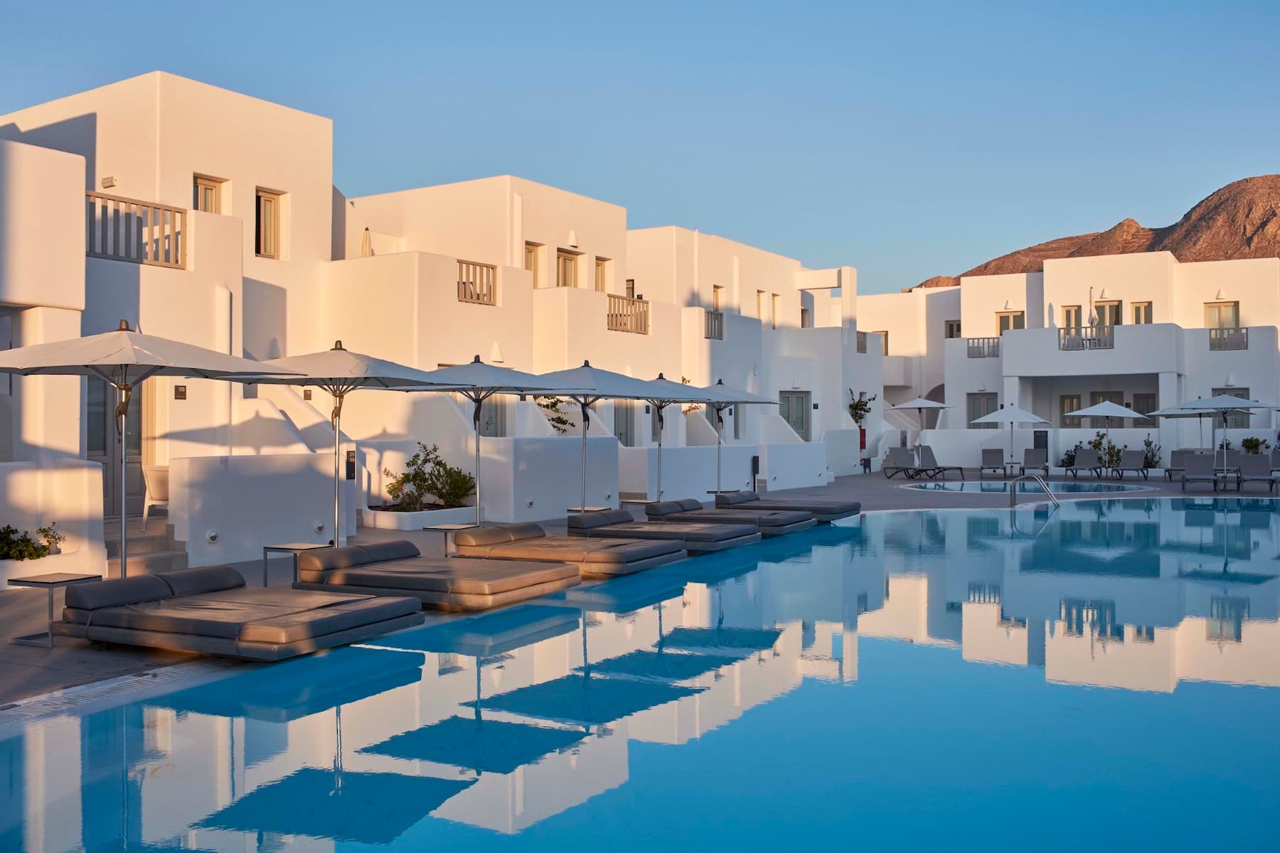 Luksus all inclusive på Santorini? Sannheten – og øyas 7 beste luksushoteller